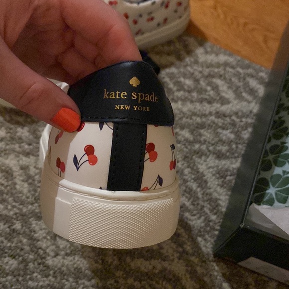 NWT in box Kate spade dancing cherries shoes. Super cute! Women’s size 9. - Picture 6 of 6